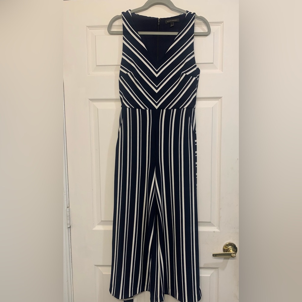 Banana Republic Navy & White Sleeveless Sz 0 Jumpsuit. 2276